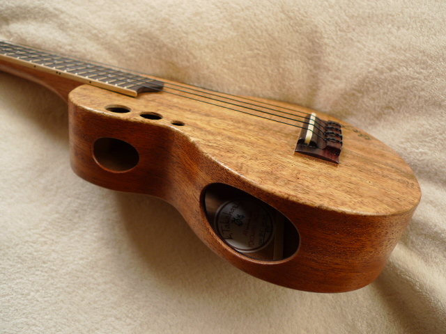 タカハシウクレレ工房の作品事例　＃７７０のサイド